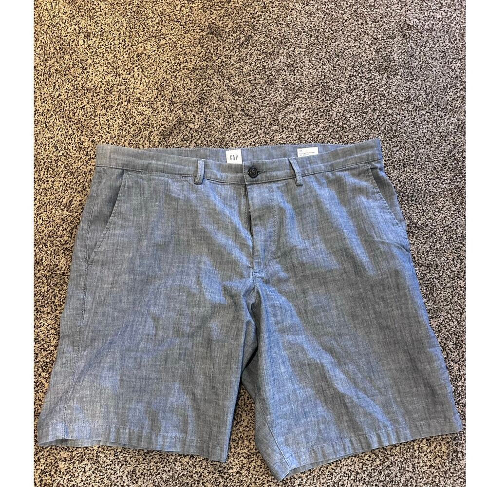 Gap Men's Essential Khaki 10" short